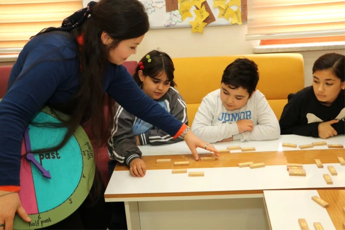 Simurg Dil Evinde Çocuklar Yabancı Öğretmenler ile İngilizce Öğreniyor