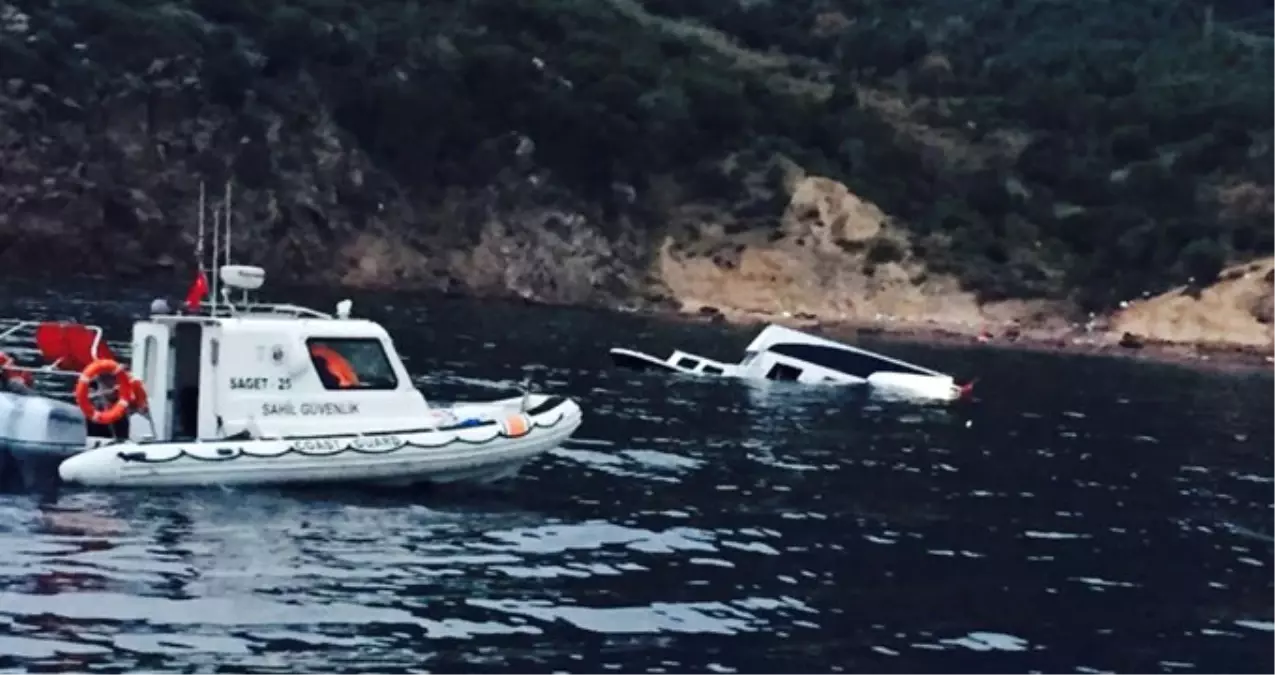 Göçmenleri Taşıyan Tekne İzmir\'de Battı: 10 Kişi Kayıp