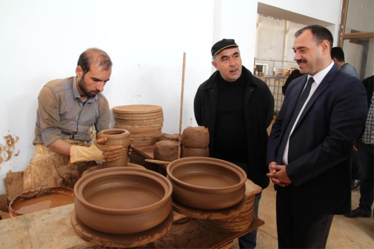 Vali Kaldırım, Tekstil ve Çömlek Fabrikalarını İnceledi