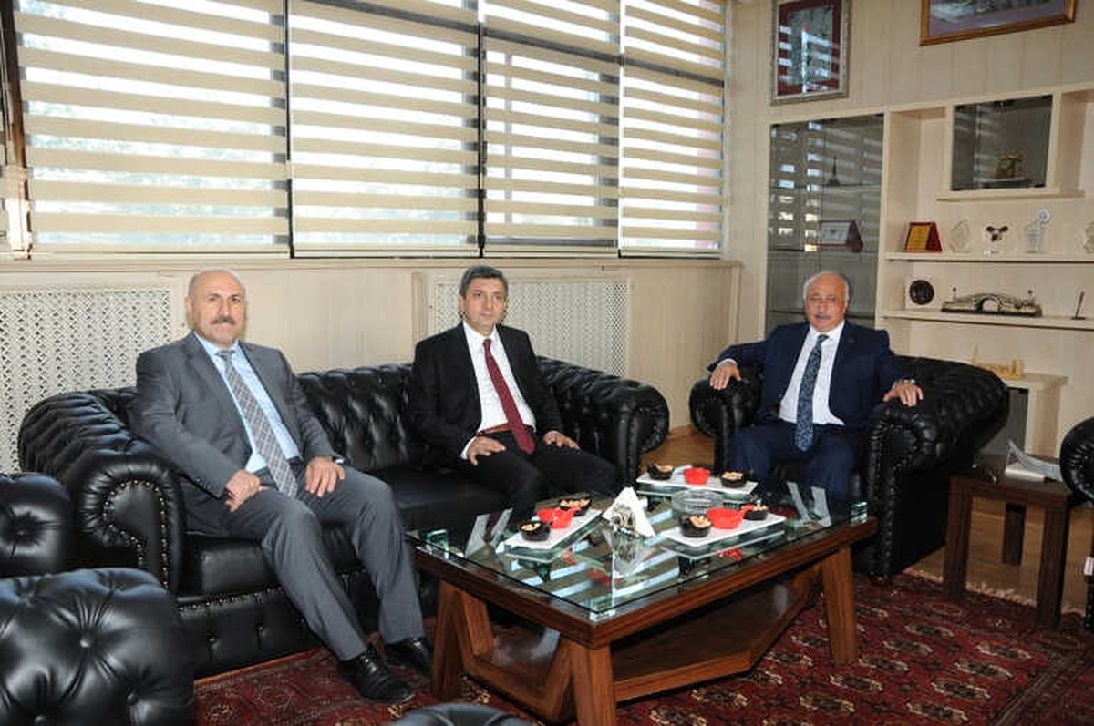 Vali Şahin, Rektör Durmuş\'u Ziyaret Etti