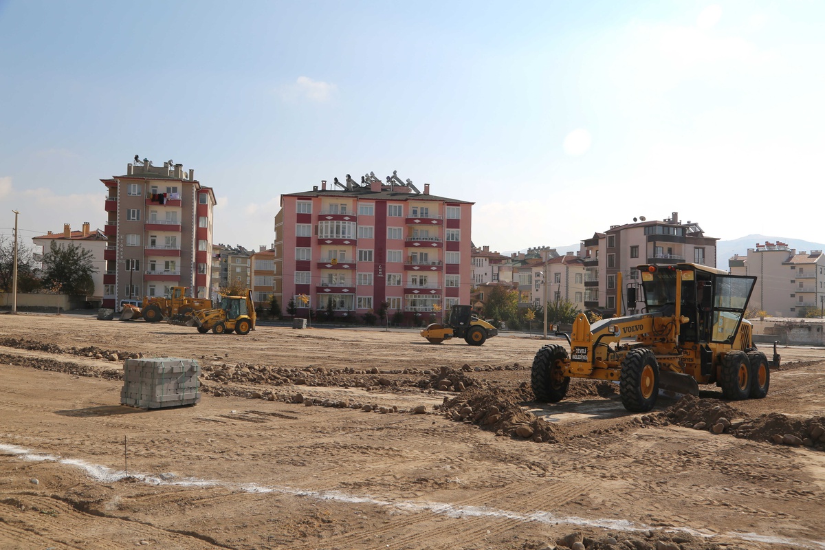Yeni Mahalleye Yapılacak Yeni Parkın Zemin Çalışmalarına Başlandı