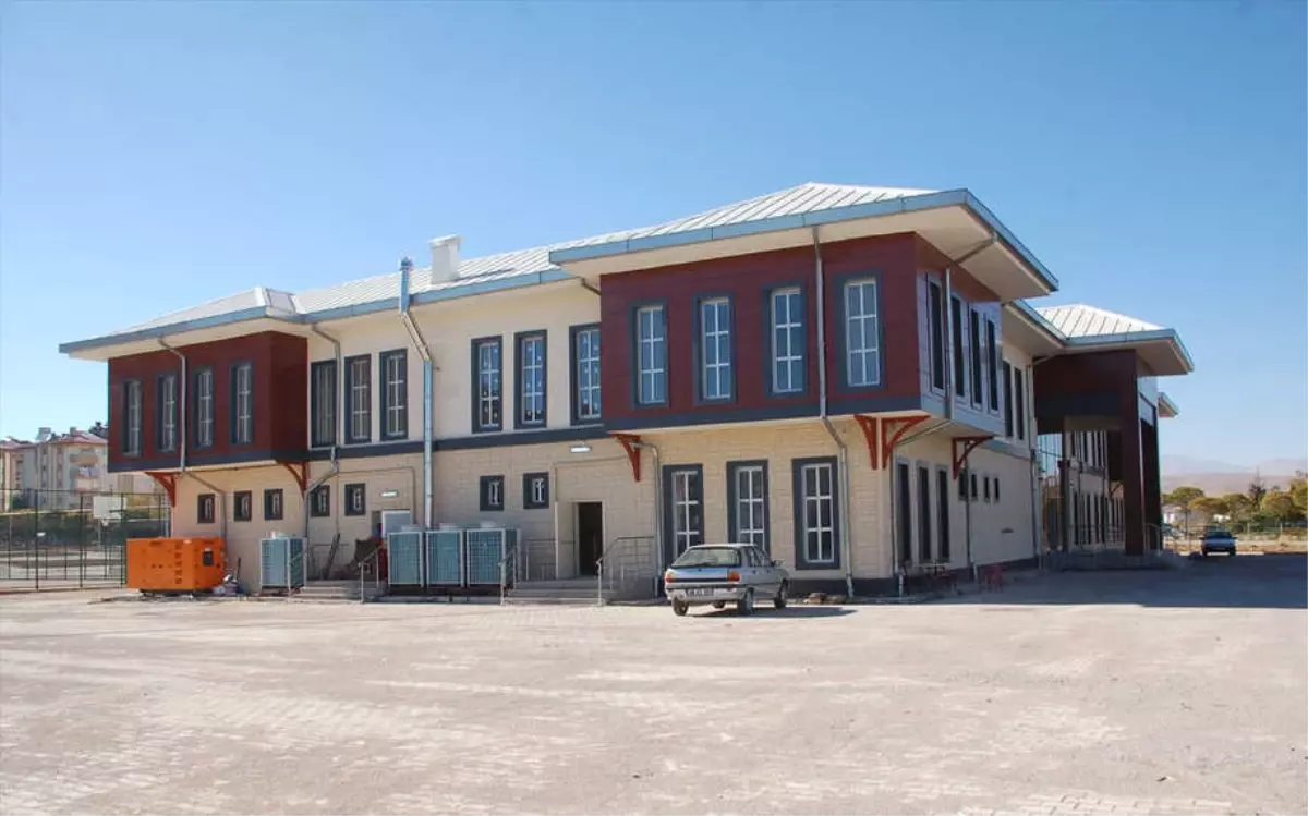 Afşin Gençlik Merkezi Açılışa Hazırlanıyor