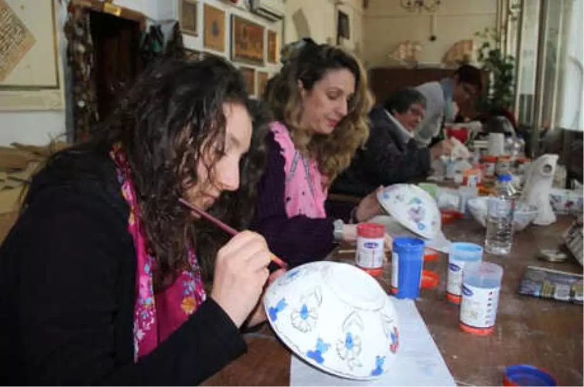 Alman Kadınlar Afyonkarahisar\'da Türk El Sanatlarını Öğreniyor