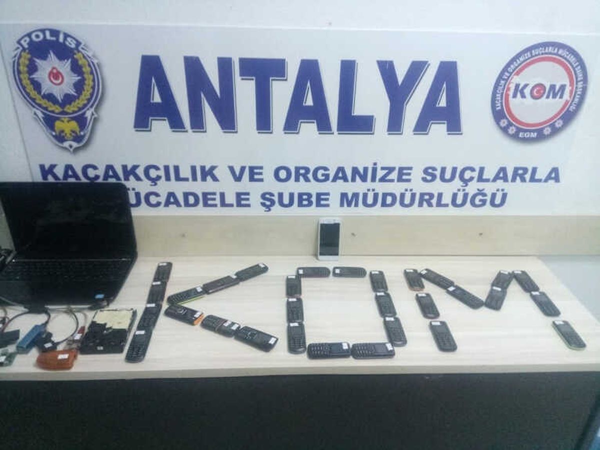 Antalya\'da Kaçak Cep Telefonu Operasyonu