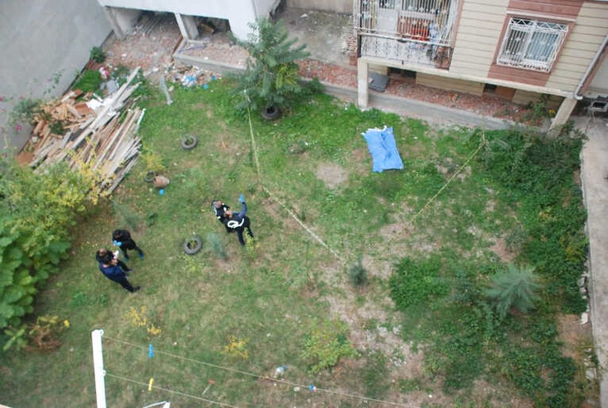 Apartmanın Üçüncü Katından Düşen Yaşlı Kadın Hayatını Kaybetti