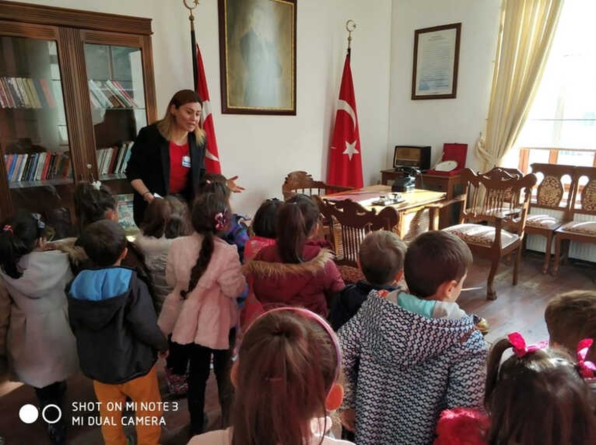 Mercan Çocuk Üniversitesi Öğrencileri Atatürk\'ün Evi\'nde
