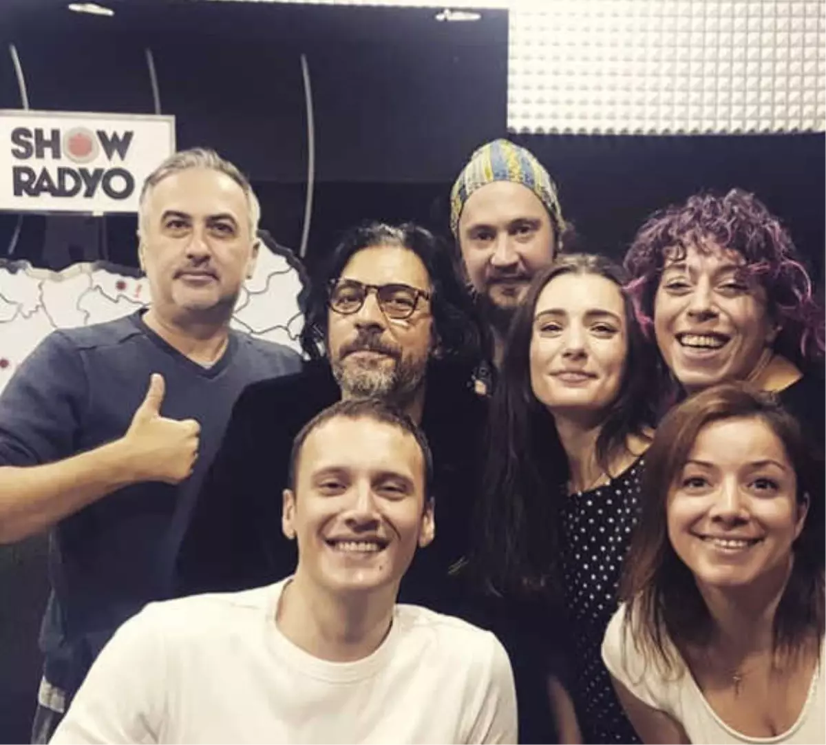 Okan Bayülgen\'in Show Radyo\'da İlk Konuğu Edis!