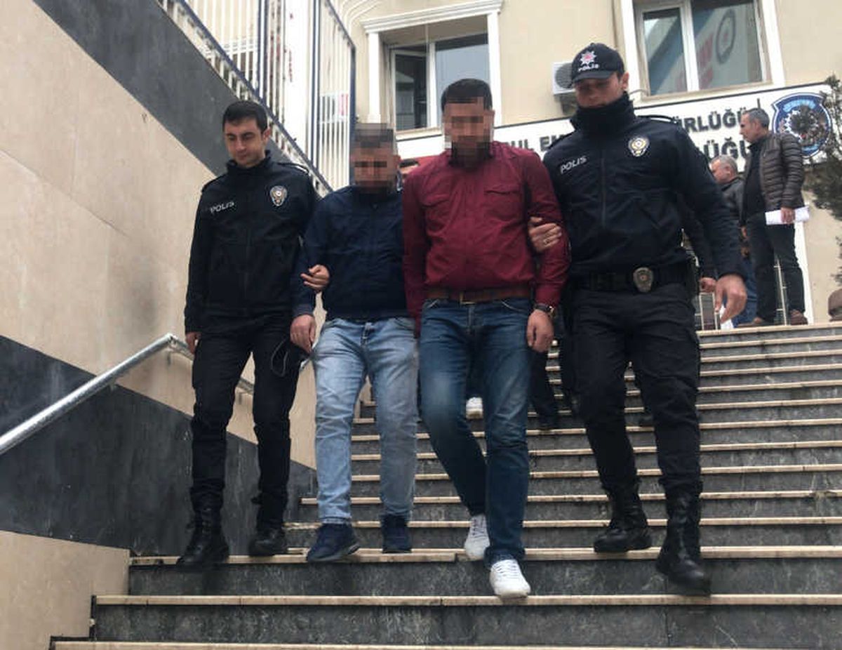 Seyyar Satıcılar Birbirine Girdi: 5 Yaralı, 17 Gözaltı