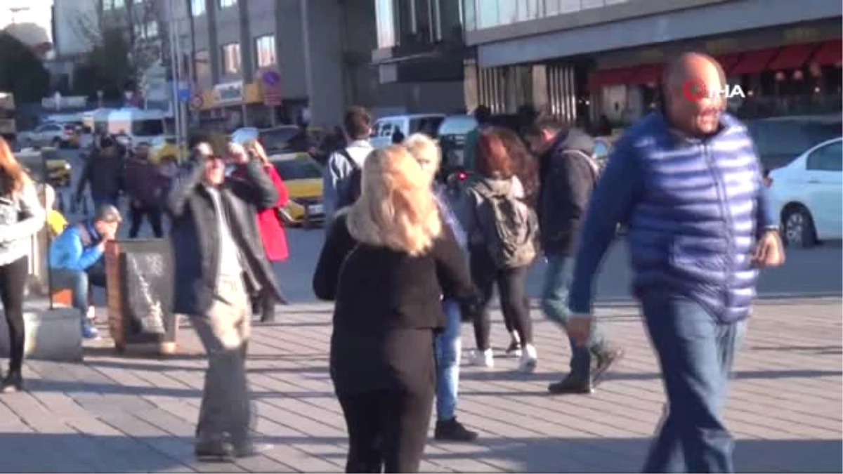 Taksim\'de Atatürk Portresiyle Duygu Sömürüsüne Gözaltı