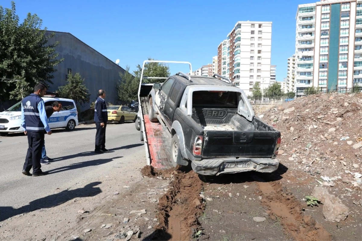 Zabıta Hurda Araçları Otoparklara Çekti