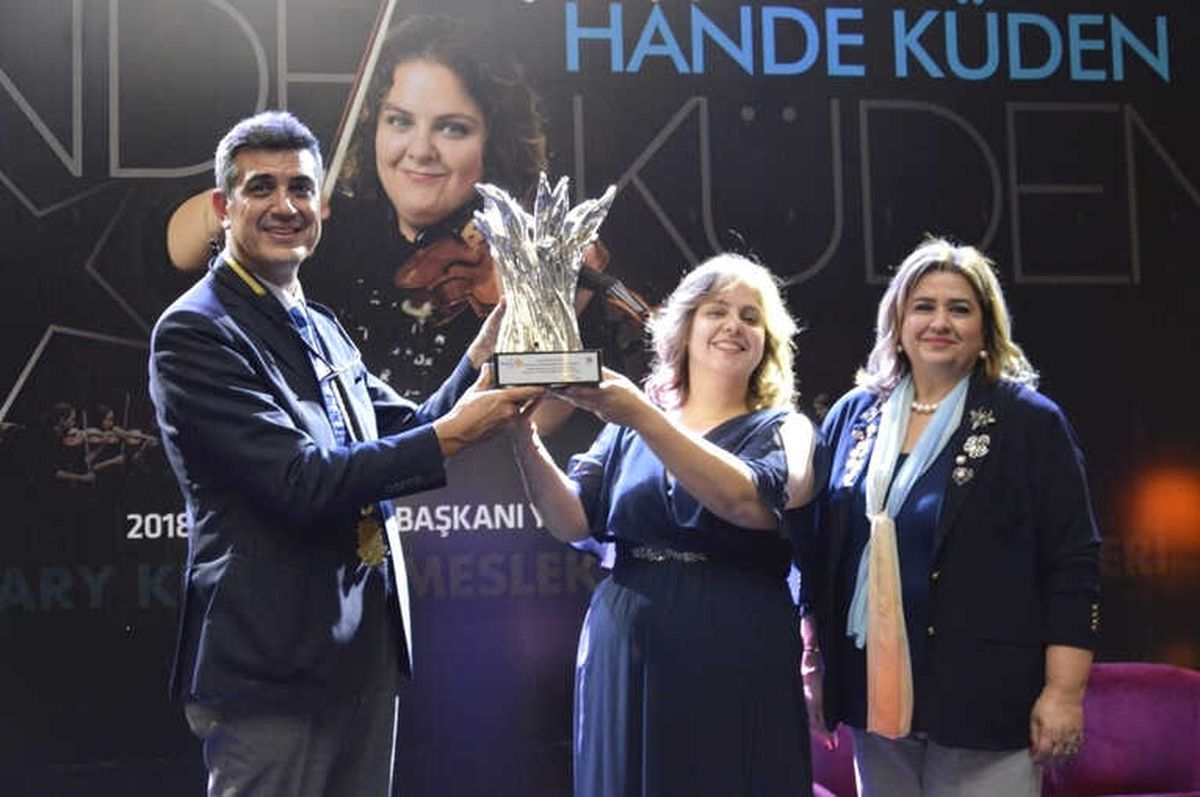 Alman Senfoni Orkestrası 2. Başkemanisti Hande Küden\'e Ödül