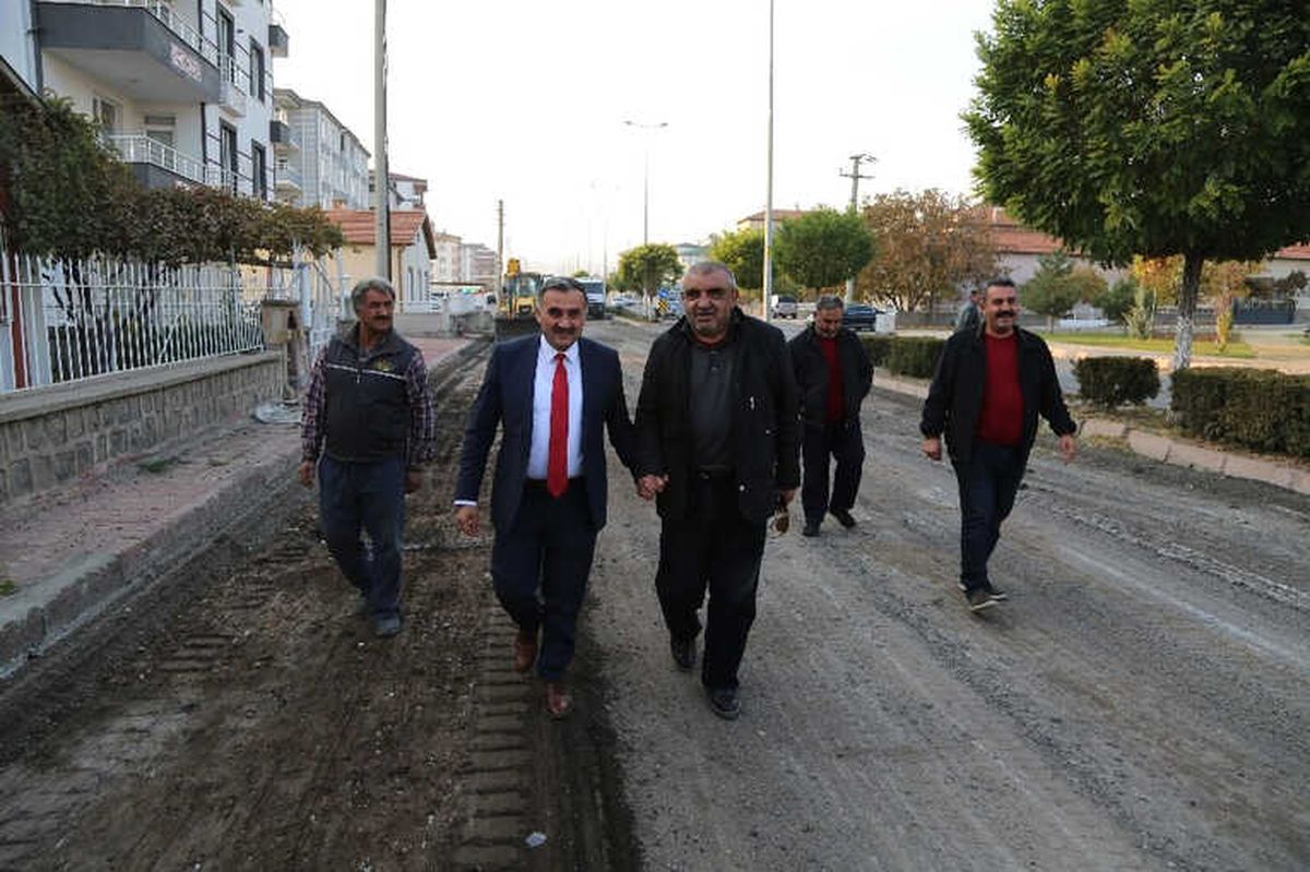 Başkan Cabbar, Sıcak Asfalt Çalışmalarını Yerinde İnceledi
