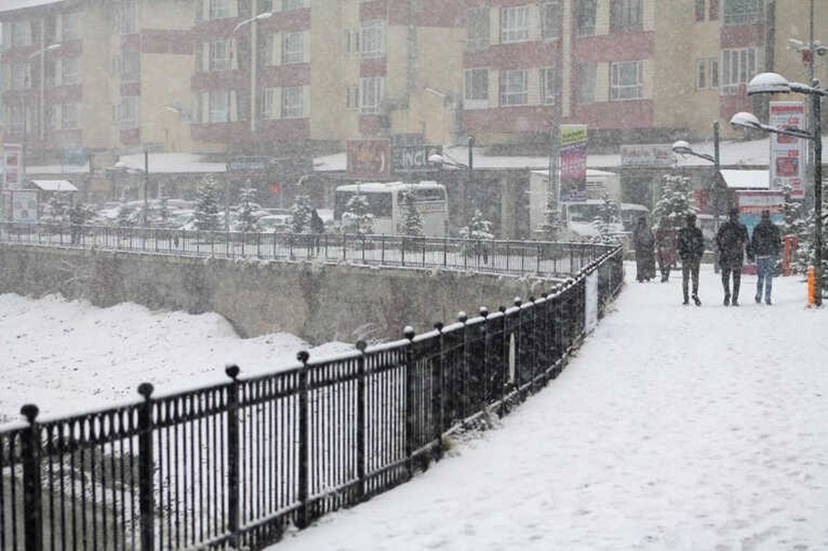 Bayburt\'ta Kar Yağışı Etkili Oluyor