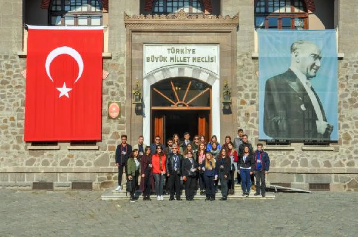 Daü\'lü Gençlerden Atatürk\'e Ziyaret