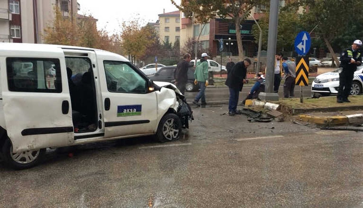 Elazığ\'da Trafik Kazası: 4 Yaralı