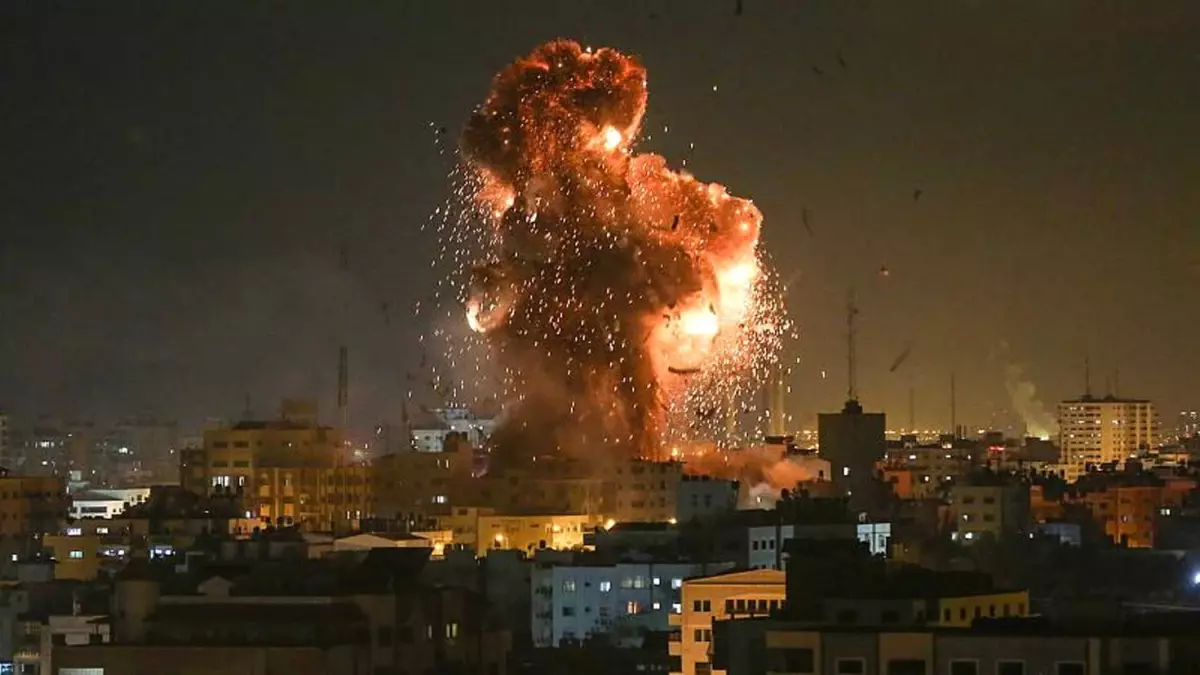 İsrail Savaş Uçaklarıyla Vurdu, Hamas Roketle Cevap Verdi: Gazze\'de Savaş Gecesi