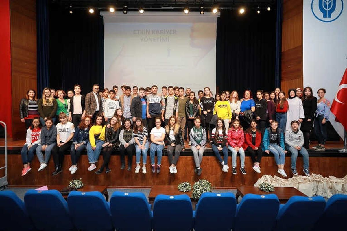 Gençlere Nasıl Başarabilecekleri Anlatıldı