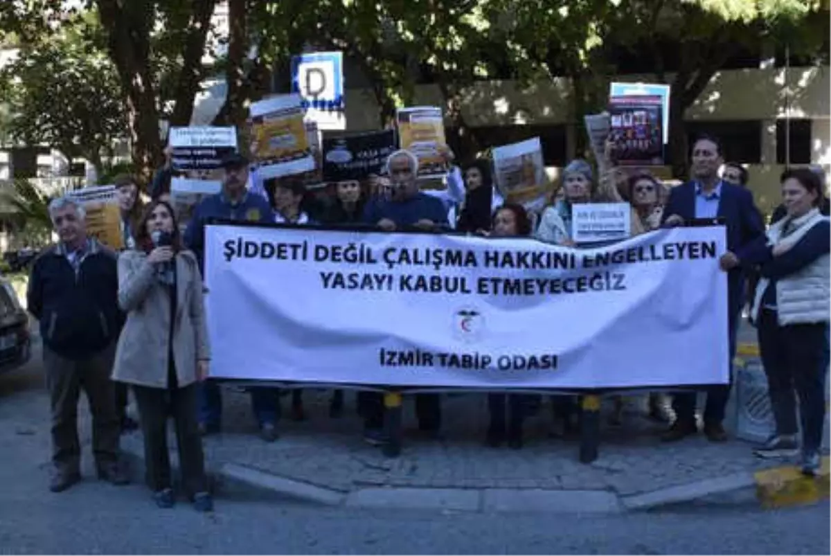 İzmir\'de Doktorlardan Yasa Teklifine Tepki