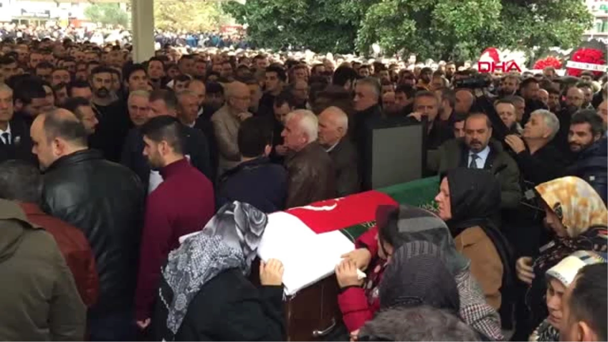 Lastik-İş Genel Başkanı Abdullah Karacan Cenaze Namazının Ardından Toprağa Verildi-1
