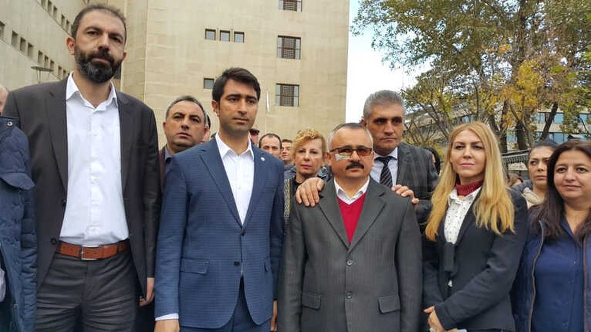 Memur Sendikaları Saldırıya Uğrayan Mübaşir İçin Toplandı