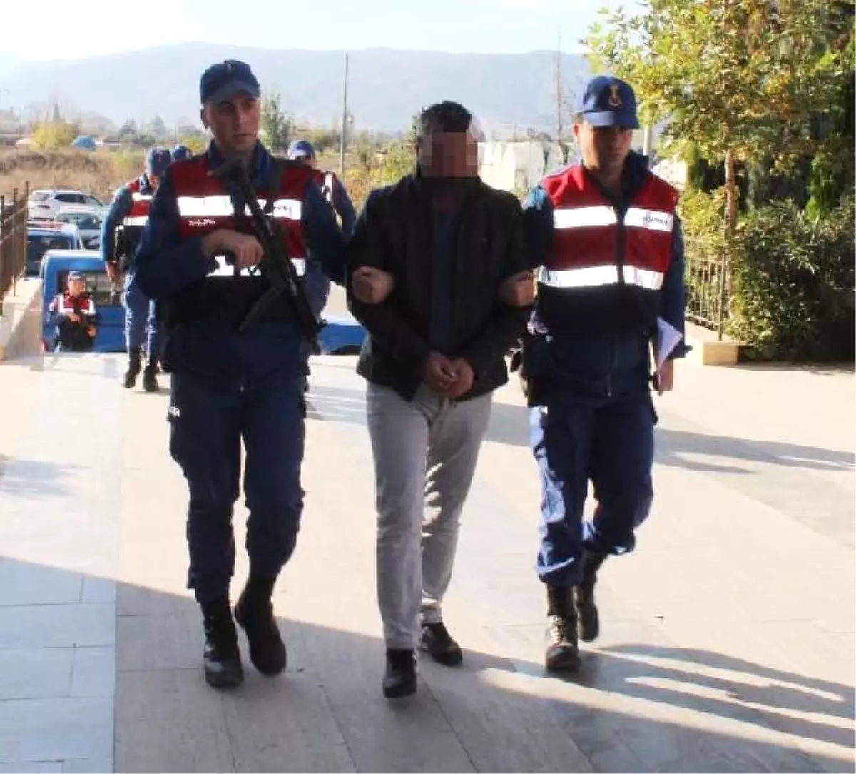 Müzikholde Kadın Garsonu Evine Götürmek İstedi, Tartışmada 2 Kişiyi Yaraladı (2) - Yeniden