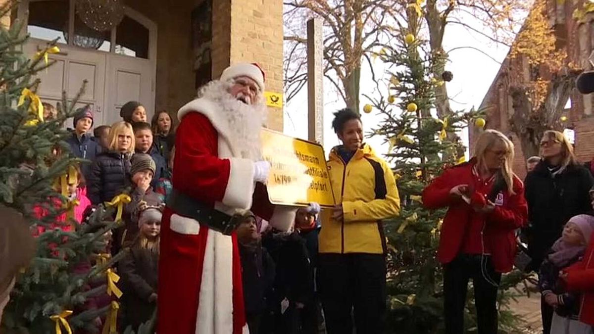 Noel Baba Dünyanın Dört Bir Yanından Gelen Mektupları Yanıtlıyor