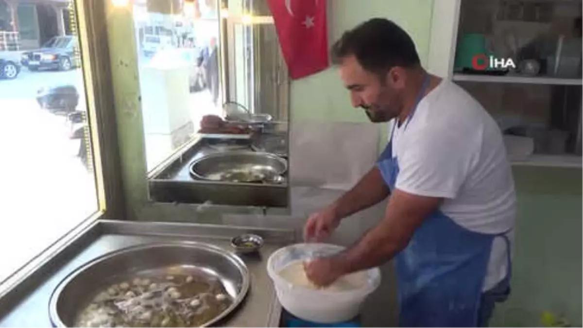 Türkiye\'nin En Hızlı Lokmacısı..."En Hızlı Lokmacı" Unvanıyla Tanınan Hataylı Kenan Düzay 2 Kilo...