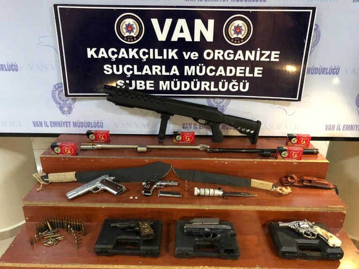 Van\'da Ruhsatsız Tabanca ve Tüfek Ele Geçirildi