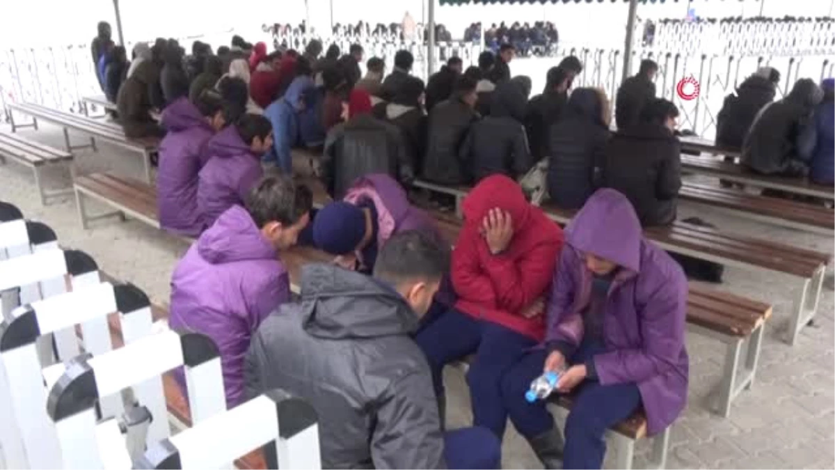 Yunanistan\'ın Darp Edip, Geri Gönderdiği Mülteciler Türkiye\'ye Teşekkür Etti
