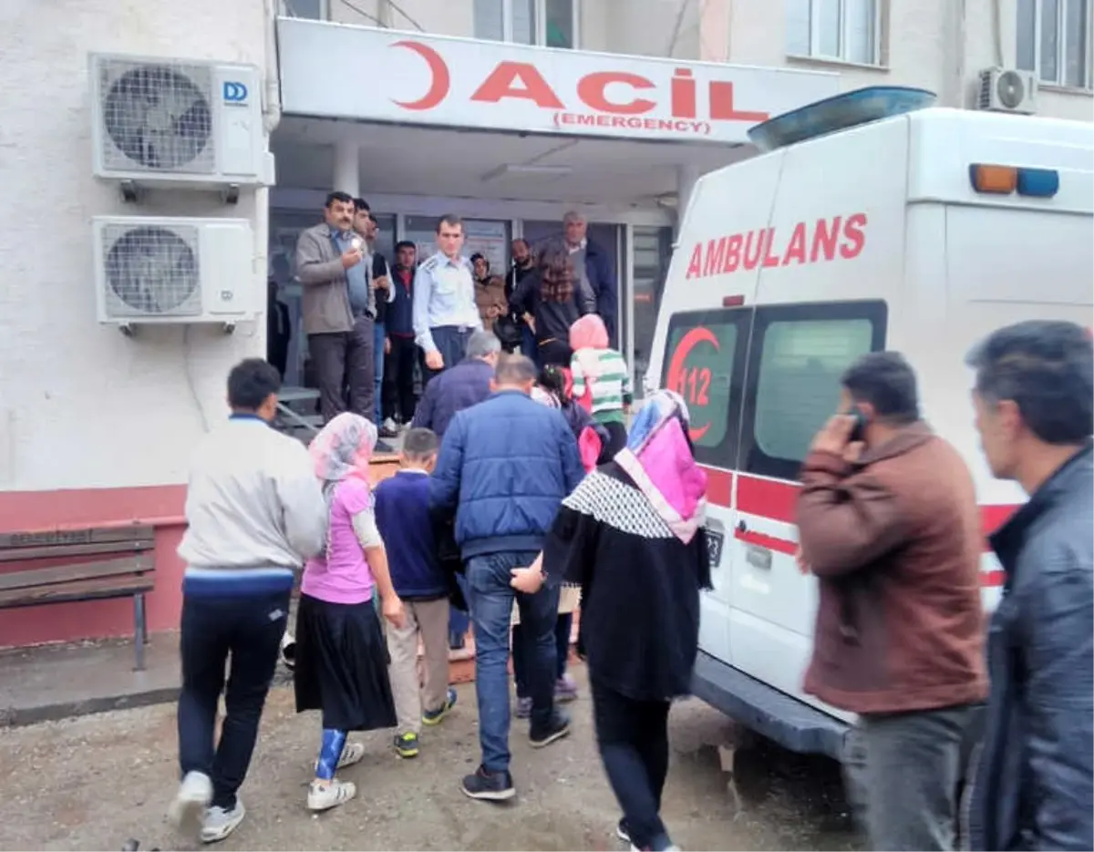 40 Öğrenci Hastaneye Kaldırıldı