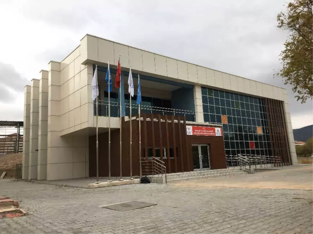 Akdağmadeni Gençlik Merkezi Faaliyetlerine Başladı