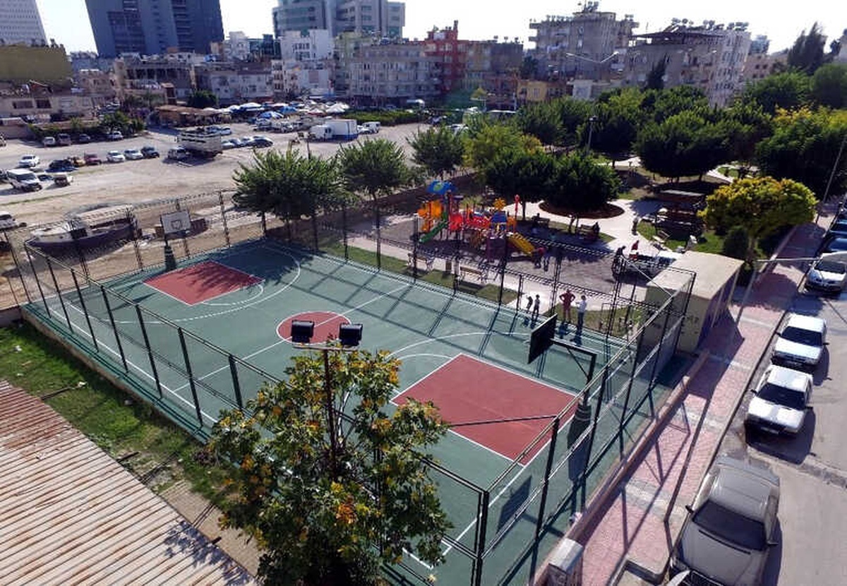 Akdeniz Belediyesi Spor Tesislerini Yeniliyor