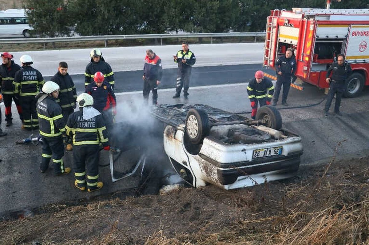 Baba Oğul Yanan Araçtan Son Anda Kurtarıldı