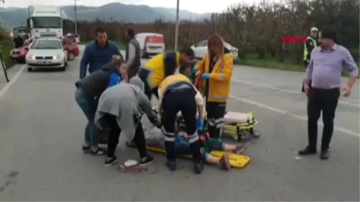 Bursa Otomobil ile Çarpışan Motosikletteki 2 Kişi Yaralandı