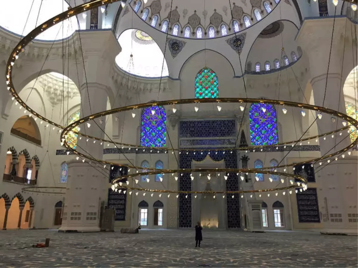 Çamlıca Camii\'nde İlk Sela Okundu