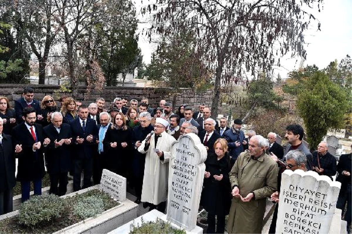 CHP\'lilerden İlk Diyanet İşleri Başkanı Börekçi\'nin Mezarına Ziyaret