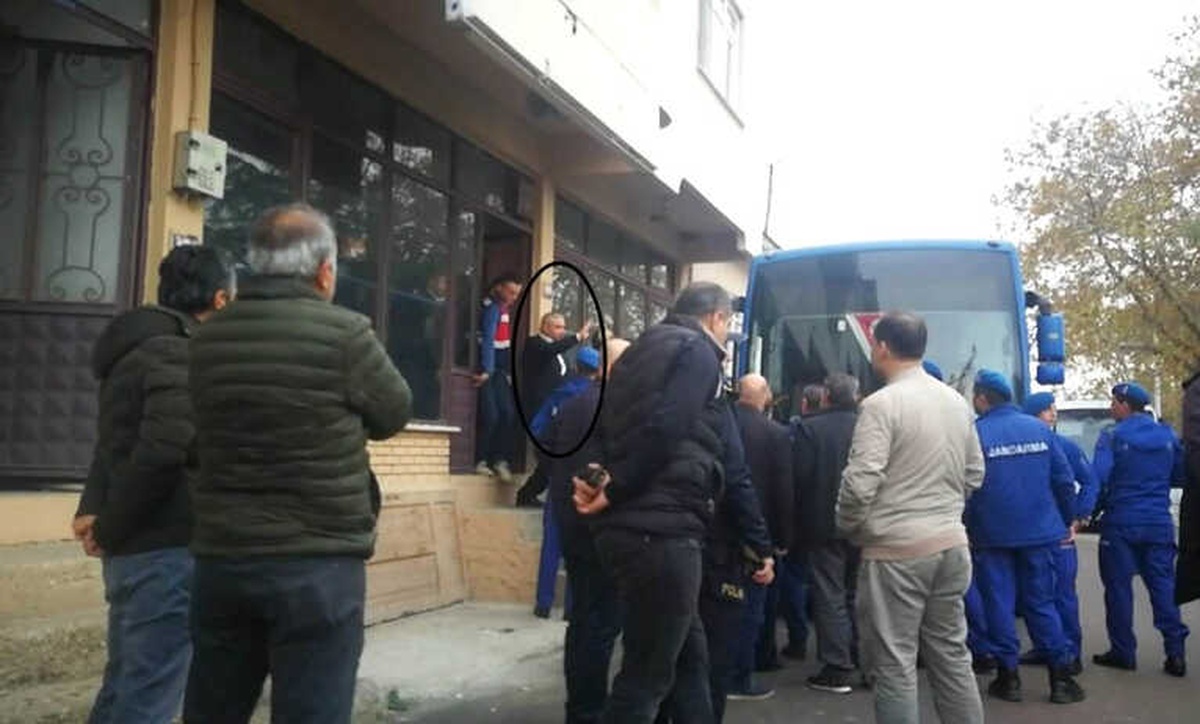 Cinayet Hükümlüsü Ölen Annesi İçin Geldi