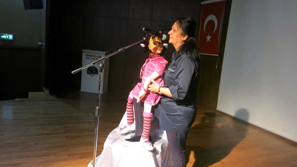 Çocukların Sevgilisi Gülücük, Bağcılar\'da Öğrencilerle Buluştu