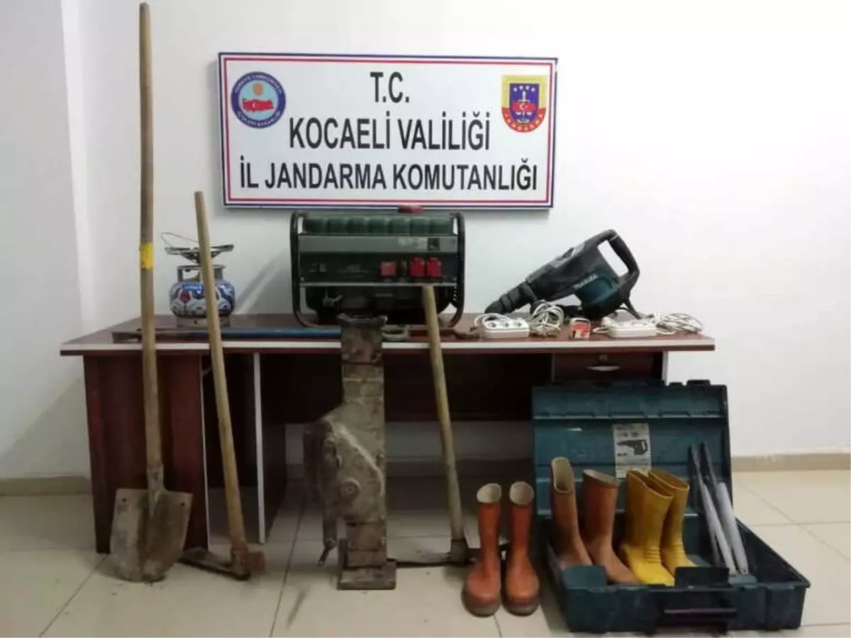 Dere İçinde Define Arayan 7 Kişi Suçüstü Yakalandı