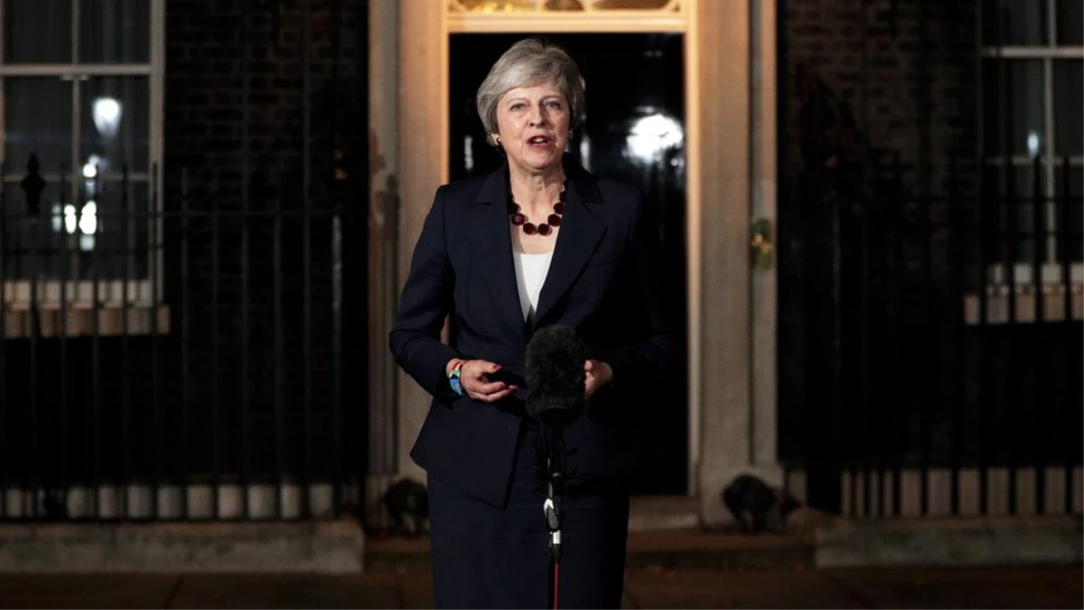 İngiltere\'de Başbakan May, Brexit Anlaşmasına Kabinesinin Desteğini Aldı