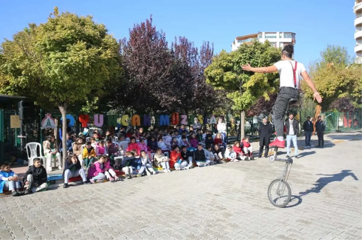 Karaköprü\'de Çocuklar Gönüllerince Eğlendi