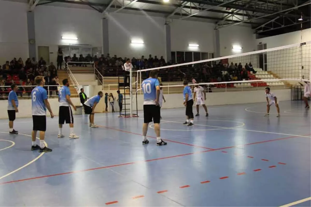 Kaş\'ta Sonbahar Kupası Voleybol Turnuvası