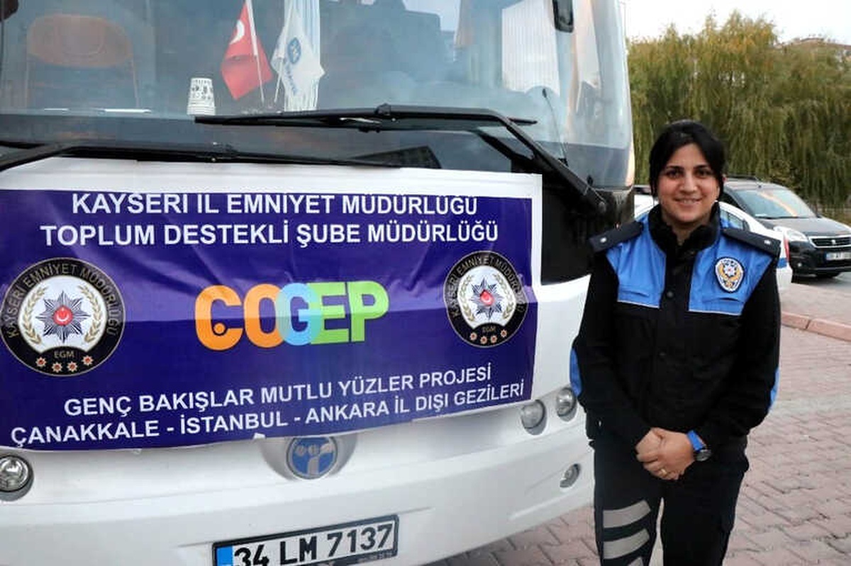 Kayseri Emniyeti Çocukların Yüzünü Güldürmeye Devam Ediyor