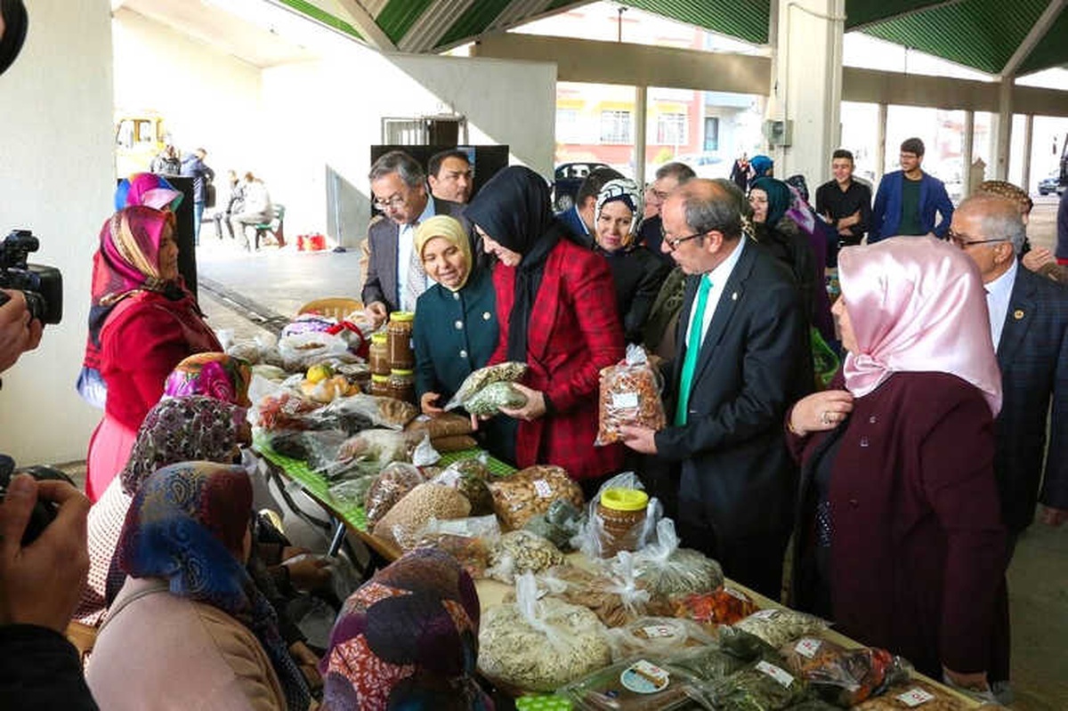 Meram\'ın Kadın Üreticileri Doğal Ürünleriyle Melikşah Pazarı\'nda
