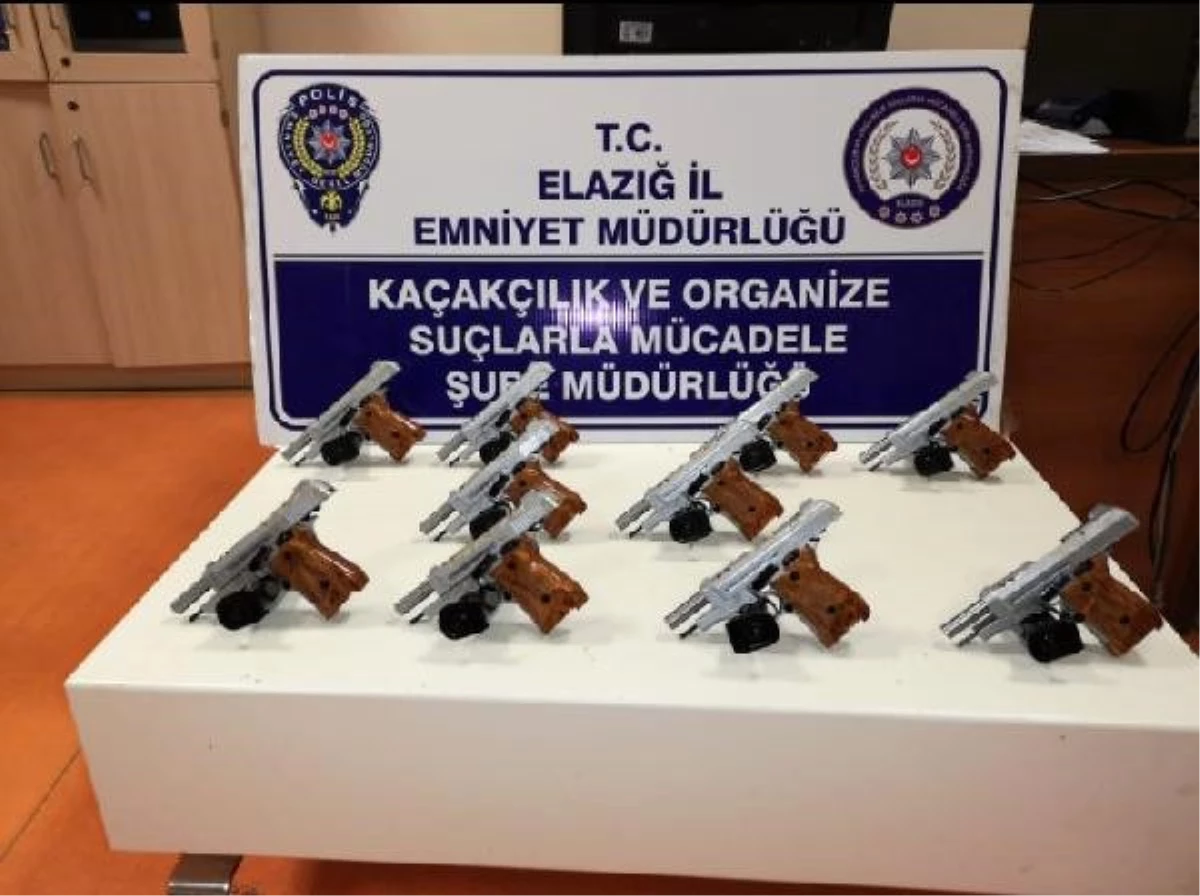 Polisin Durdurduğu Araçta 10 Adet Tabanca Ele Geçirildi