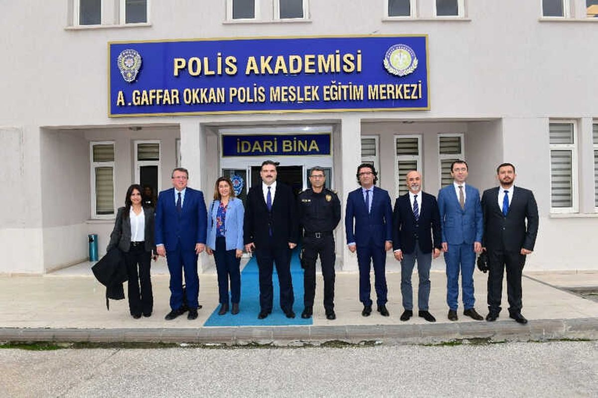 Rektör Çomaklı\'dan, Polis Meslek Yüksekokulu Müdürü Yarım\'a Ziyaret