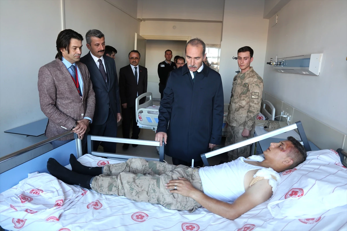 Rektör Yıldız\'dan Trafik Kazasında Yaralanan Askere Ziyaret