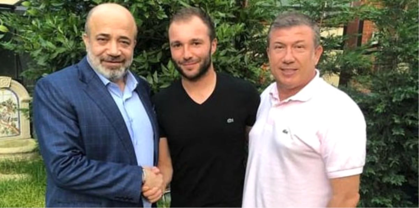 \'Şampiyon\' Murat Akın Futbolu Bıraktı