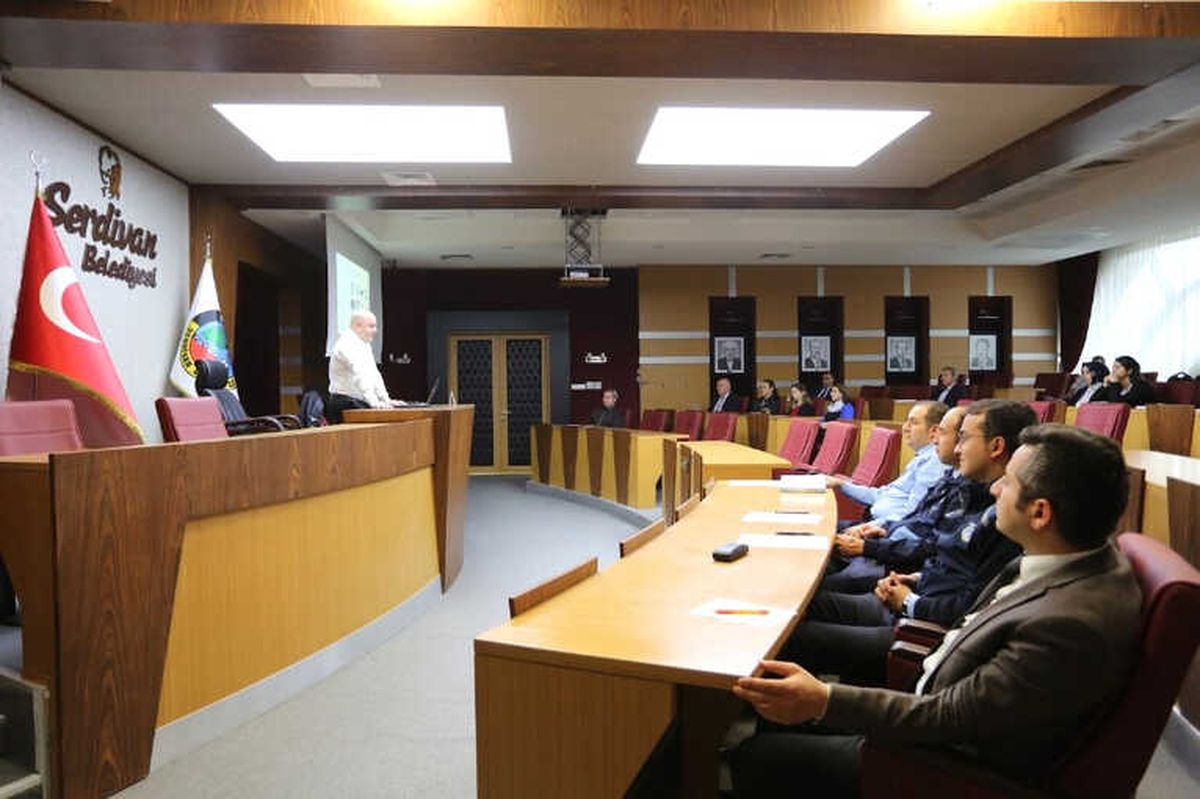 Serdivan Belediye Personeline Pardus ve Bilgi Güvenliği Eğitimi