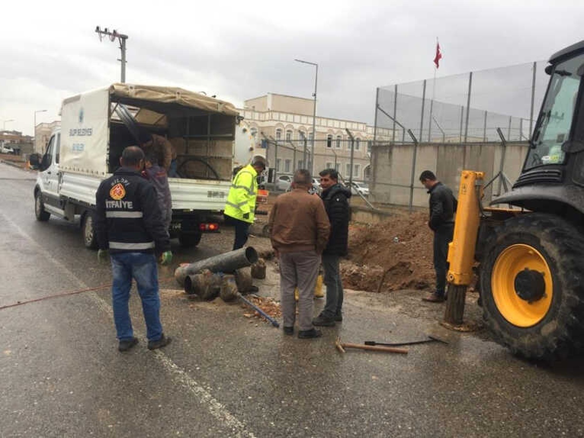 Silopi\'de İçme Suyu Boru Hatları Temizlendi